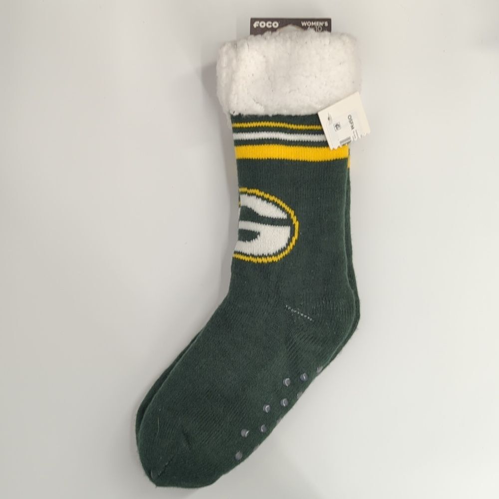 NFL Foco Wisconsin Green Bay Packers  Women's Logo Tall Fuzzy Slippers 6-10